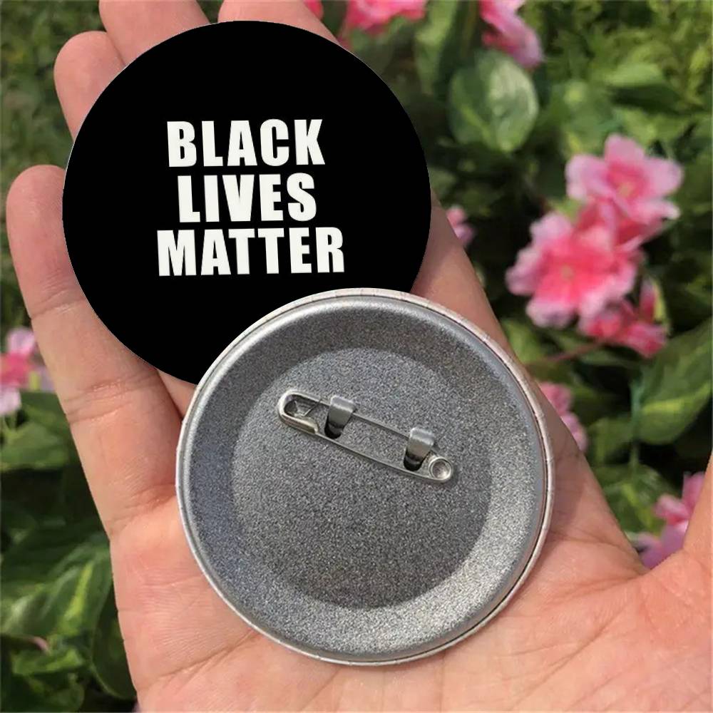 BLACK LIVES MATTER Badges Butt - Japan Lifestyle のレビューと価格